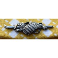 煙草入れ　釘ぬきくずし柄　からし色　前金具・袖と薙刀